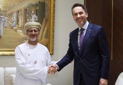 Bakan Bayraktar, Umman Yatırım Otoritesi Başkanı Al Murshidi ile bir araya geldi