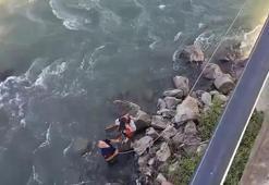 Baraj kapağı açılınca çayda mahsur kaldı