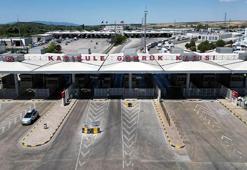 Edirne’deki dört sınır kapısında, tüm zamanların yolcu ve araç giriş rekoru kırıldı