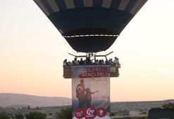 Sıcak hava balonları, Türk bayrağı ve şehit Ömer Halisdemir posteri ile havalandı