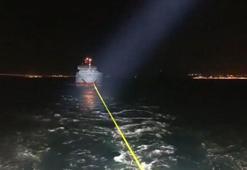 Çanakkale Boğazı'nda arızalanan gemi, römorkörle yedeklenerek demirletildi