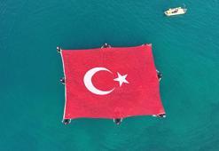 Denizde Türk bayraklı '15 Temmuz' farkındalığı