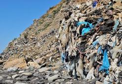 2009'da kapatılan çöplüğün atıkları dalgalarla sahile vuruyor