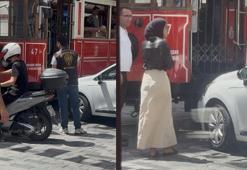 İstiklal Caddesi'nde sürücüsünün kontrolünden çıkan otomobil tramvaya çarptı