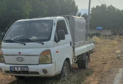 Mevsimlik işçi seyir halindeki kamyonetin kasasından düşüp, yaralandı