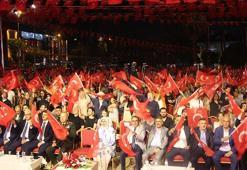 Adana'da 'Demokrasi Nöbeti' tutuldu, şehitler dualarla anıldı