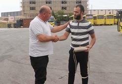 Otobüs şoförü, aracında unutulan içinde para ve altın olan çantayı sahibine ulaştırdı