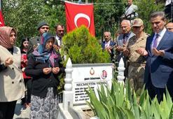 Necmettin öğretmen, şehadetinin 8’inci yıl dönümünde mezarı başında anıldı