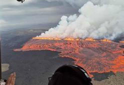 İzlanda'nın Reykjanes Yarımadası'nda yanardağ patlaması