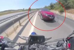 Ters yöne giren otomobille karşı karşıya gelen motosikletin sürücüsü son anda kurtuldu