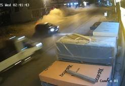 Alkollü sürücünün kontrolünü kaybettiği otomobil, kamyonetle çarpıştı; kaza kamerada