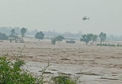 Pakistan'da etkili olan selde son 24 saatte 63 kişi hayatını kaybetti, 290 kişi yaralandı