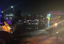 Kocaeli'de servis minibüsü ile otomobil çarpıştı; 10 yaralı