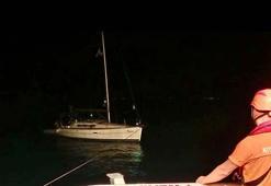 Çanakkale Boğazı'nda sürüklenen tekne kurtarıldı