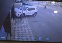 Amasya'da, 3 kadının saniyelerle kurtulduğu kaza kamerada