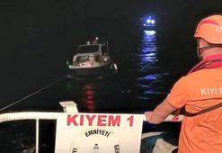 Çanakkale Boğazı'nda sürüklenen tekne kurtarıldı