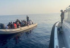 Lastik botla sürüklenen 37 kaçak göçmen kurtarıldı