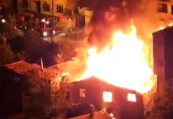 Gaziosmanpaşa'da 4 gecekondu alevlere teslim oldu