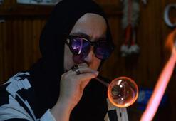 15 yıldır cama nefesiyle şekil veriyor