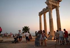 Antalya'ya 1 günde 102 bin 6 yabancı turist geldi