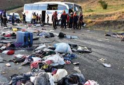 Sivas'ta yolcu otobüsü devrildi: 4 ölü, 40 yaralı
