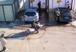 Ehliyetsiz sürücü, aniden gaza bastı; motosiklet otomobile çarptı