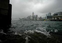 Hong Kong’da ‘Wipha’ tayfunu etkili oluyor