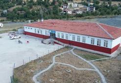 1965 Samsunspor Derneği bir okulu kırmızı-beyaza boyadı