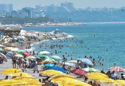 '53 derece' uyarısı yapılan Antalya'da hissedilen sıcaklık 46,6 derece oldu