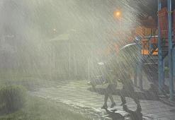 Iğdır’da çocuklar sulama aracından sıkılan suyla serinledi