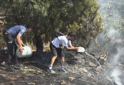 Kağıthane'de ağaçlık alanda yangın; polis itfaiye hortumuyla, çevredekiler damacanayla müdahale etti