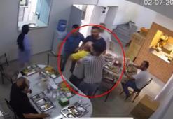 Kağıthane'de nefes borusuna yemek kaçan işçinin Heimlich manevrasıyla kurtulduğu anlar kamerada