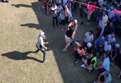 Rakibini karıştırıp seyirciyle güreşti