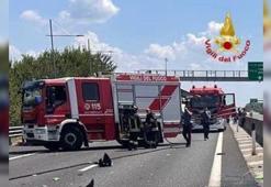 İtalya'da uçak, otoyola düştü: 2 ölü