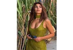 Sahra Şaş, fıstık yeşili kıyafetiyle hayranlarından tam not aldı