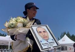 Şehit babasının izinden giderek polis oldu