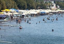 Bodrum'da hava sıcaklığı 38 dereceye ulaştı, plajlar doldu