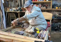 Emekli postacının ‘baston’ sanatı