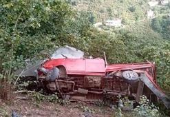 Tarım işçilerini taşıyan kamyonet şarampole yuvarlandı; 1 ölü, 9 yaralı