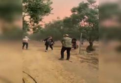 Belediye ekipleri, yangının tehdit ettiği evdeki aileyi tahliye ederken alevlerin ortasında kaldı