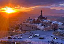 İshak Paşa Sarayı’nda eşsiz gün batımı manzarası