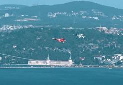 'HÜRJET' ve 'HÜRKUŞ' İstanbul semalarında havalandı