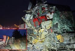 TAG Otoyolu Tarsus geçişinde yolcu otobüsü TIR'a arkadan çarptı; 9 yaralı