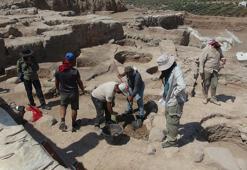 Kilis'teki Oylum Höyük'te, sıcak havaya rağmen kazı çalışmaları sürüyor