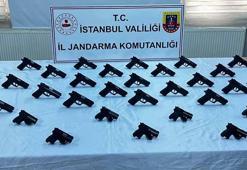 Eyüpsultan'da Jandarmadan trafikte silah kaçakçılarına operasyon: Oyuncak poşetindeki karton kutudan 50 silah çıktı