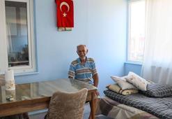 Tahliye edilen dede ve torunları, yeni evlerine taşındı