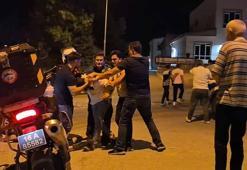 Bursa'da iki grup arasındaki ‘laf atma’ kavgasına aileler de karıştı; olay kamerada