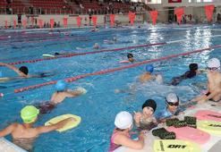 Van'da 8 bin öğrenci, olimpik havuzlarda yüzme öğreniyor