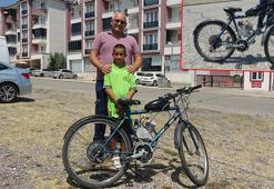 İşe gidip gelmek için bisikletini motorlu hale getirdi