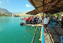 Tatile geldi, baraj gölüne düşen terliğini almak isterken boğuldu